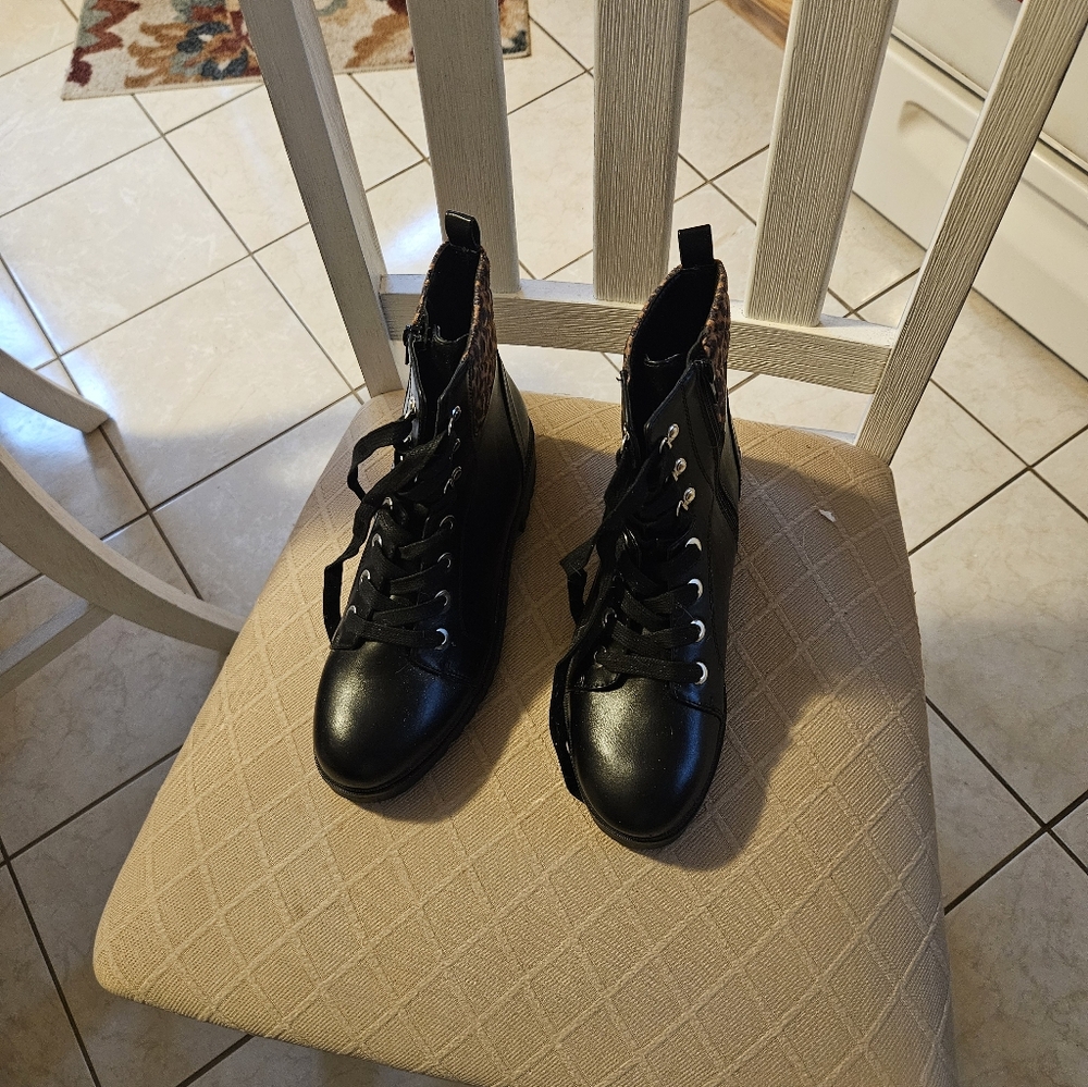 Nine West Black With Leopard Size 8 1/2